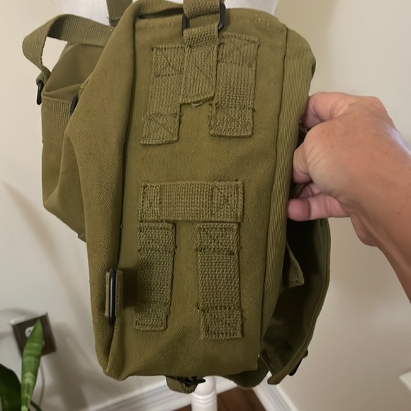 A NWOT Military Messenger Bag Pockets Adjustable Straps 100% cotton Army Green - Picture 4 of 14